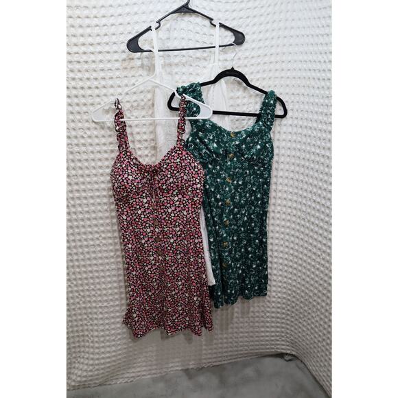 Bundle of womens size M summer dresses. White is NWT - Picture 1 of 4